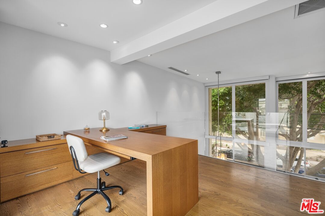 1730 California Ave Unit: 4