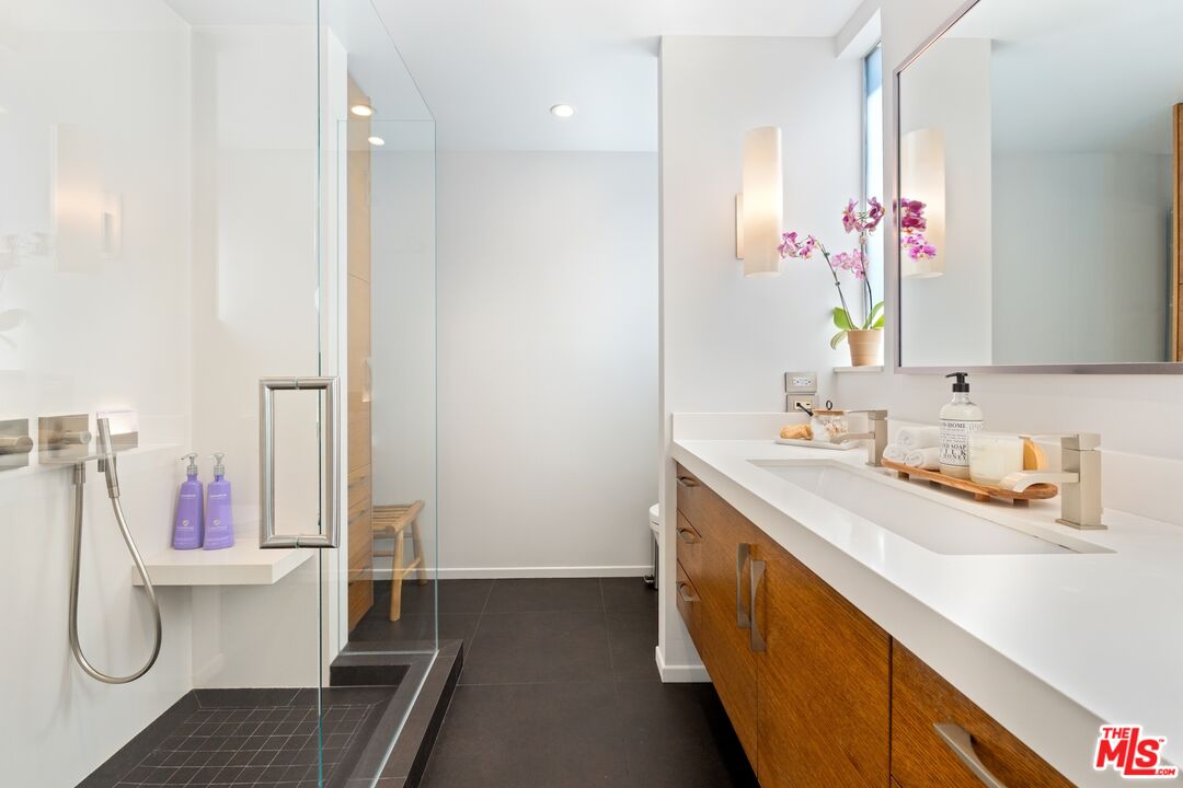 1730 California Ave Unit: 4