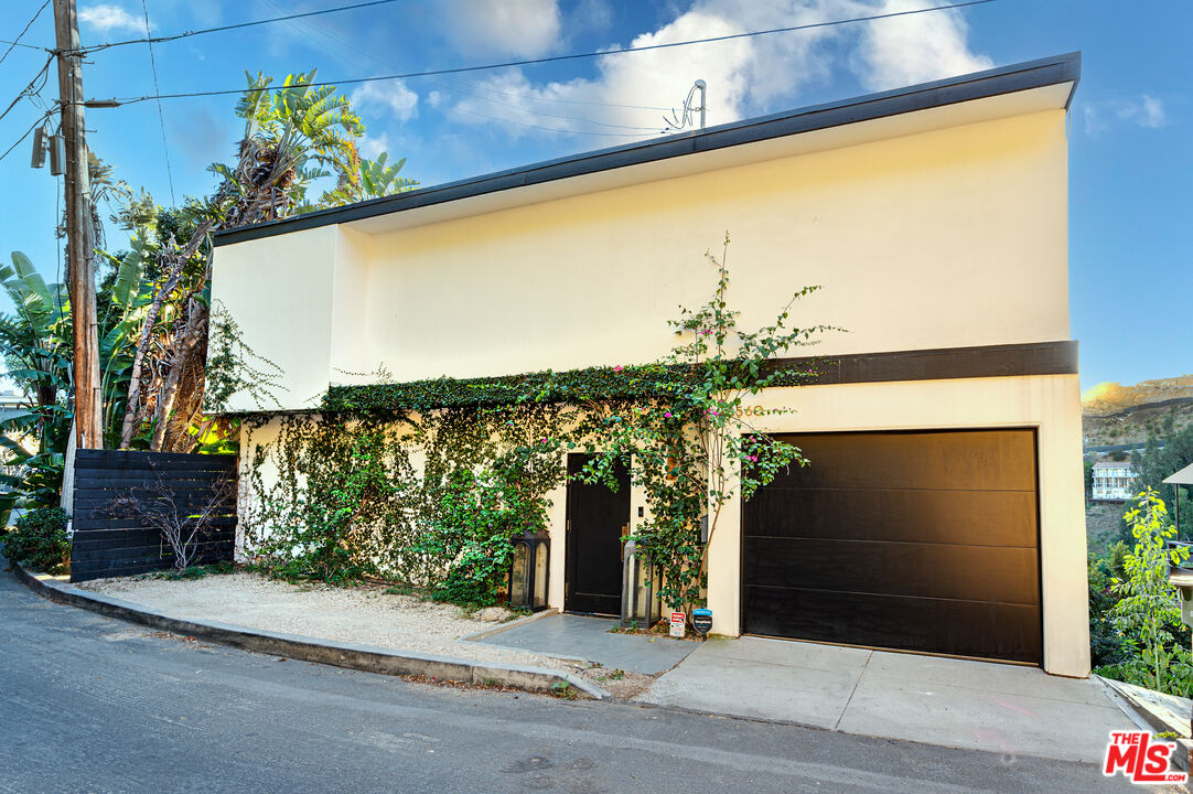 8560 Franklin Ave