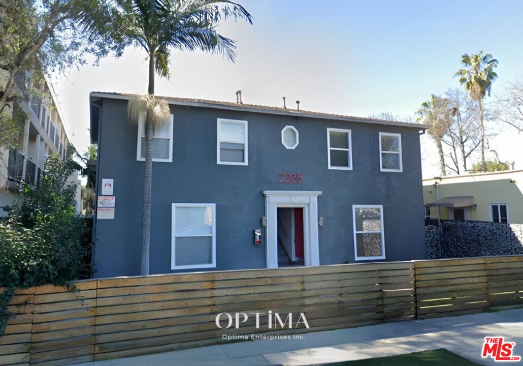2285 Earl Ave