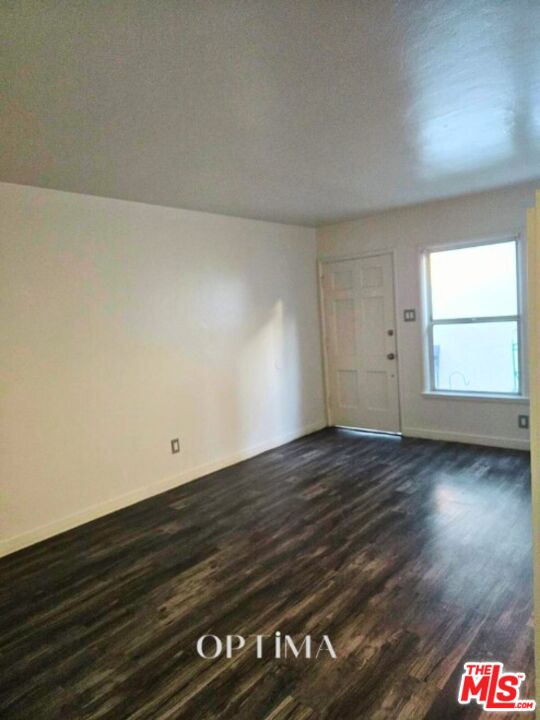2285 Earl Ave