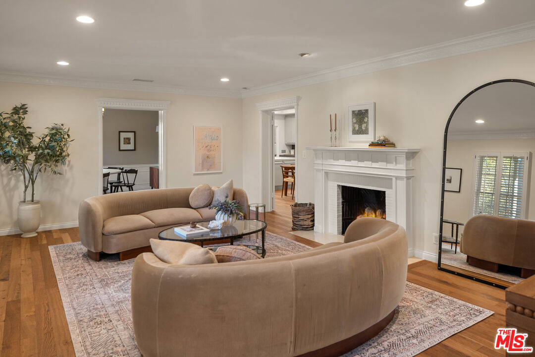 642 Warner Ave