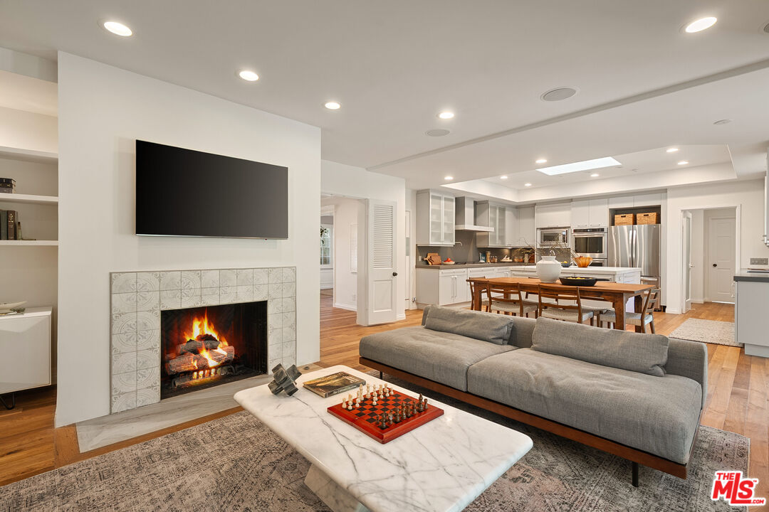 642 Warner Ave