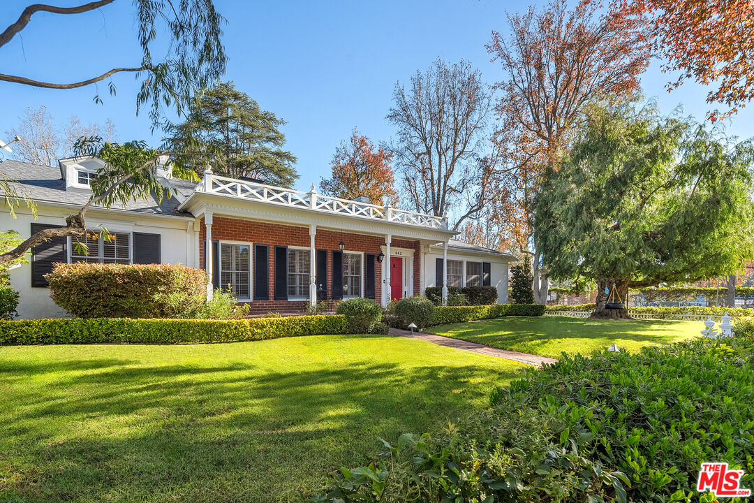 642 Warner Ave