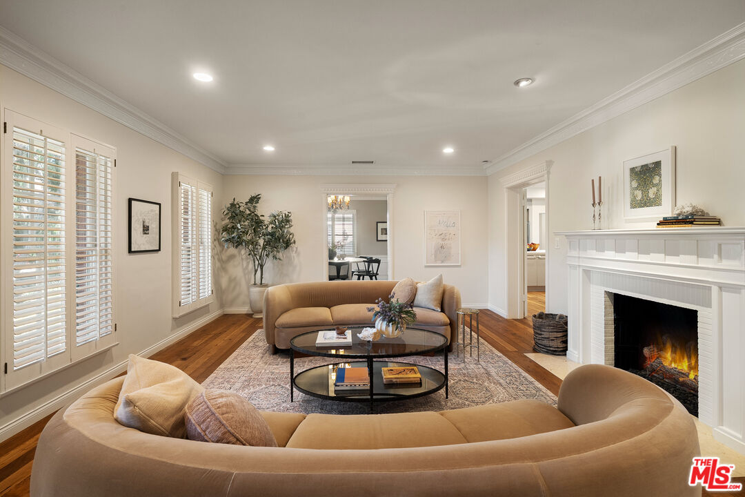642 Warner Ave