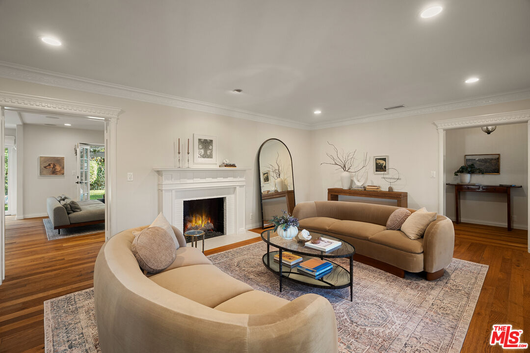 642 Warner Ave