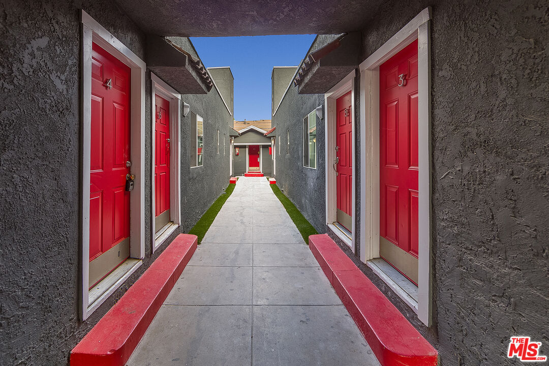 1377 Warren Ave