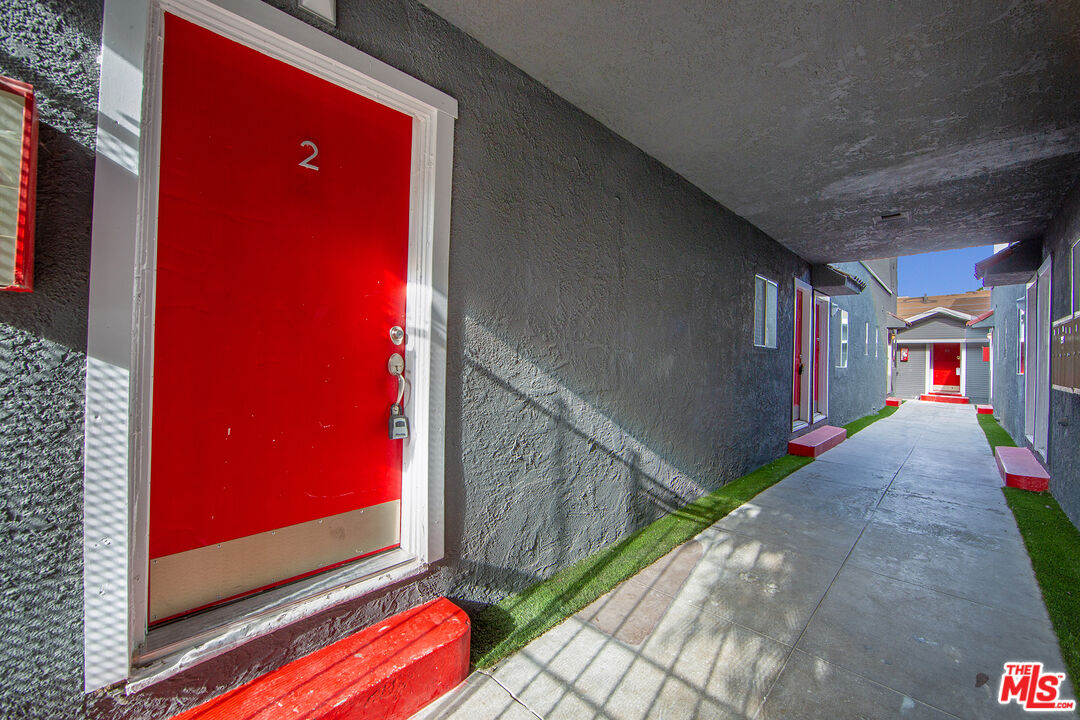1377 Warren Ave