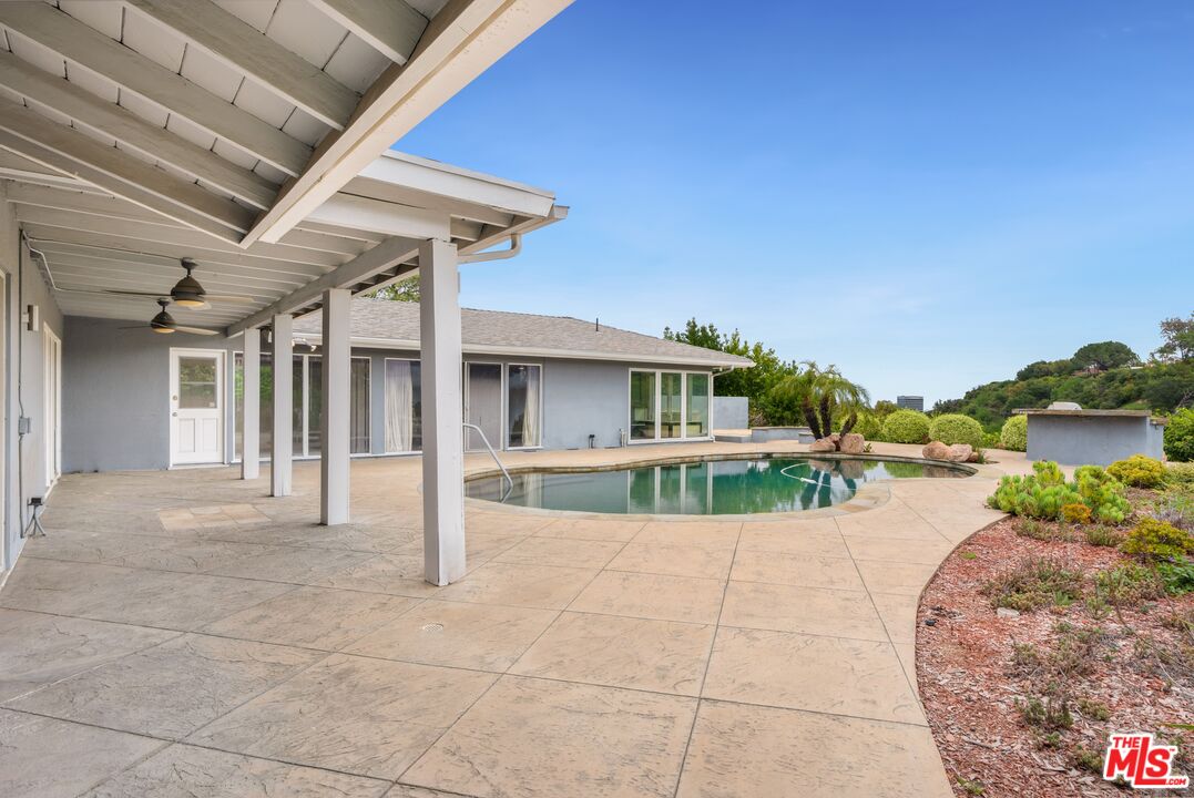 15901 High Knoll Rd