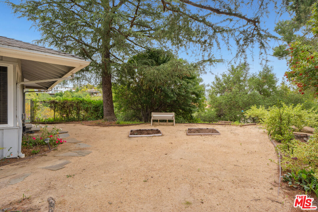 15901 High Knoll Rd