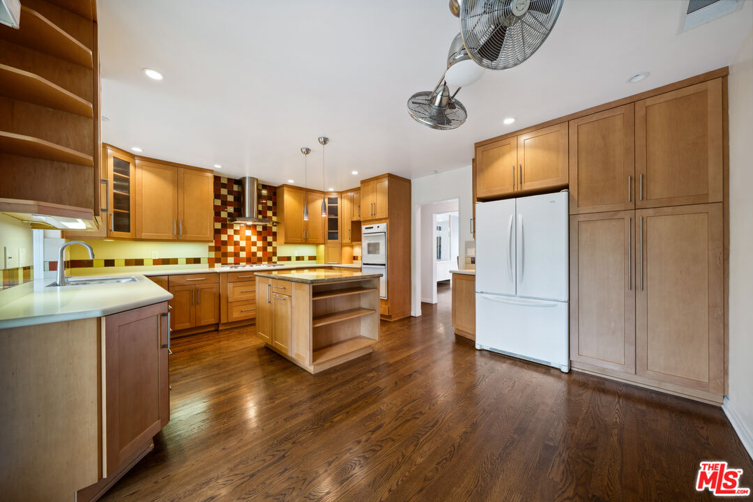 15901 High Knoll Rd