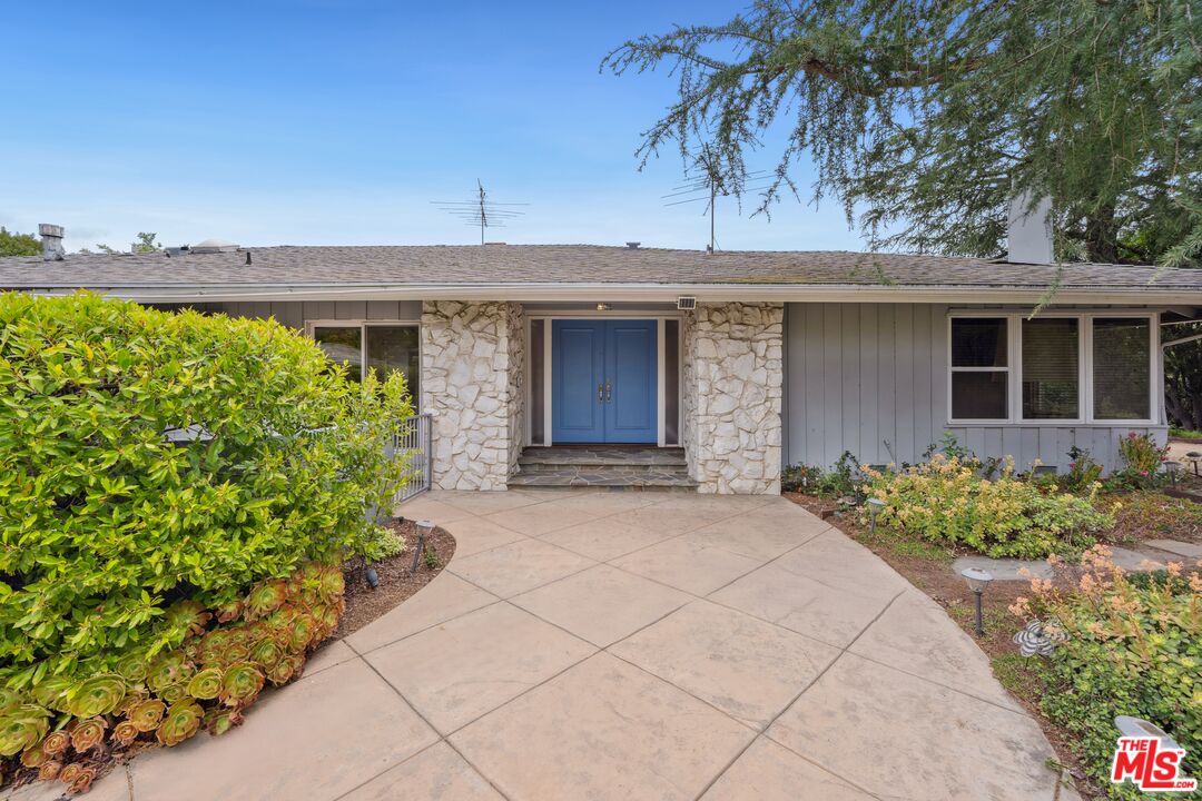 15901 High Knoll Rd
