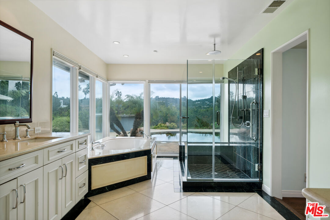 15901 High Knoll Rd