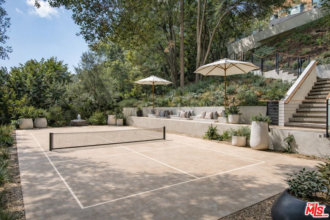 2535 Hutton Dr