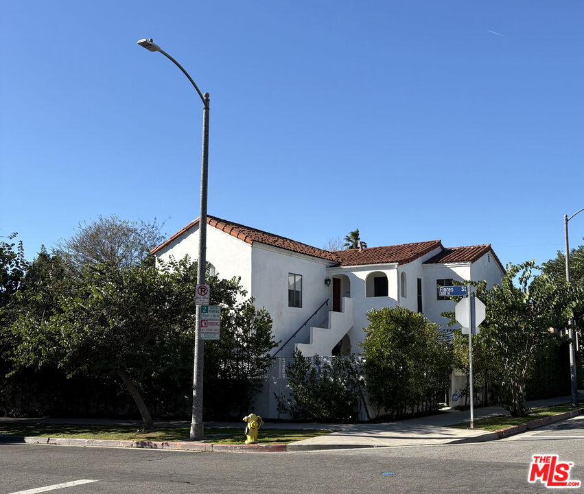 367 N Flores St