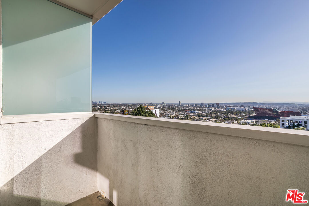 8787 Shoreham Dr Unit: 610