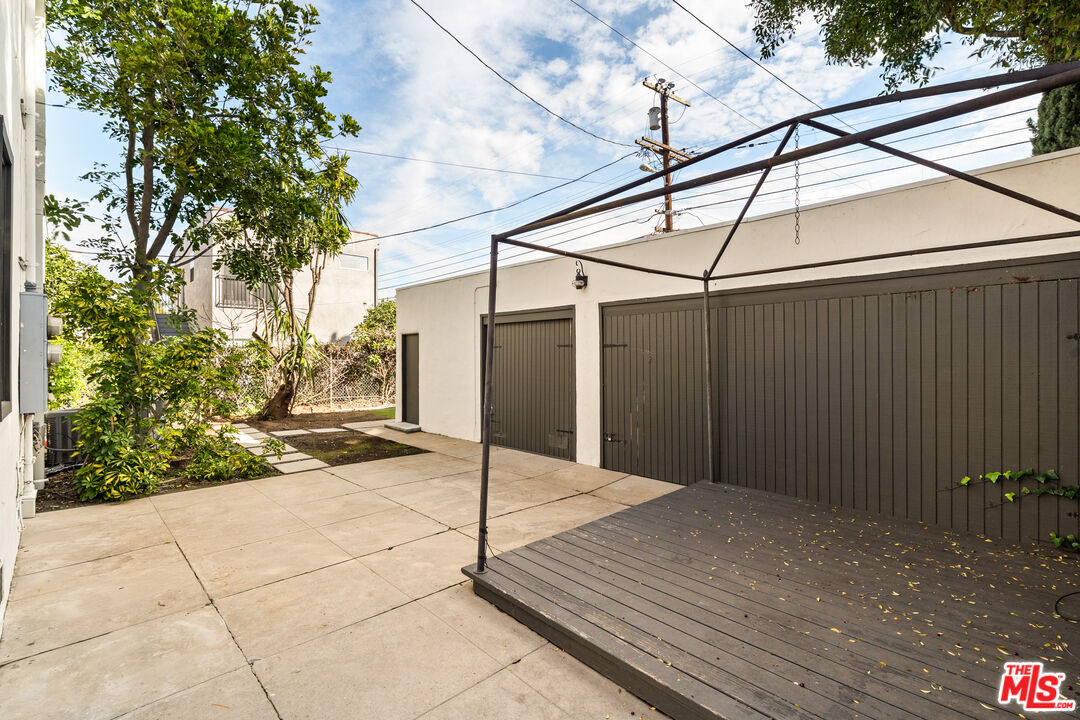1146 S Hayworth Ave