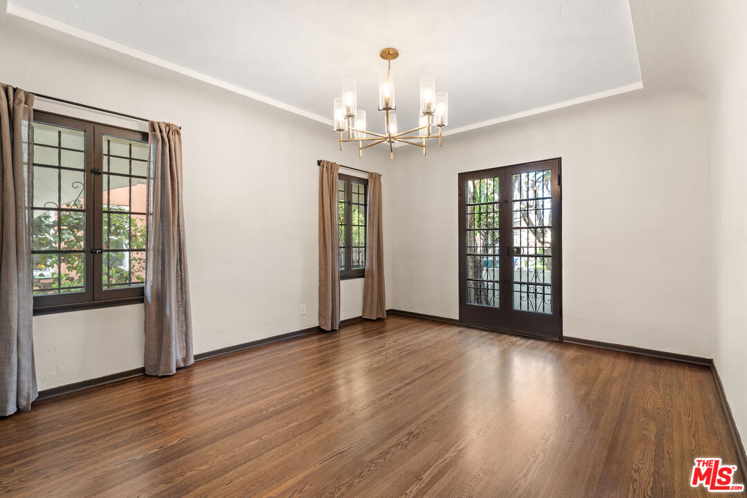 1146 S Hayworth Ave