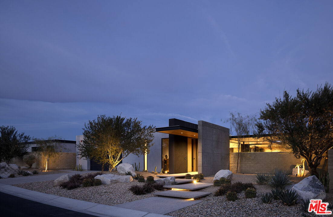 2 Echo Ln