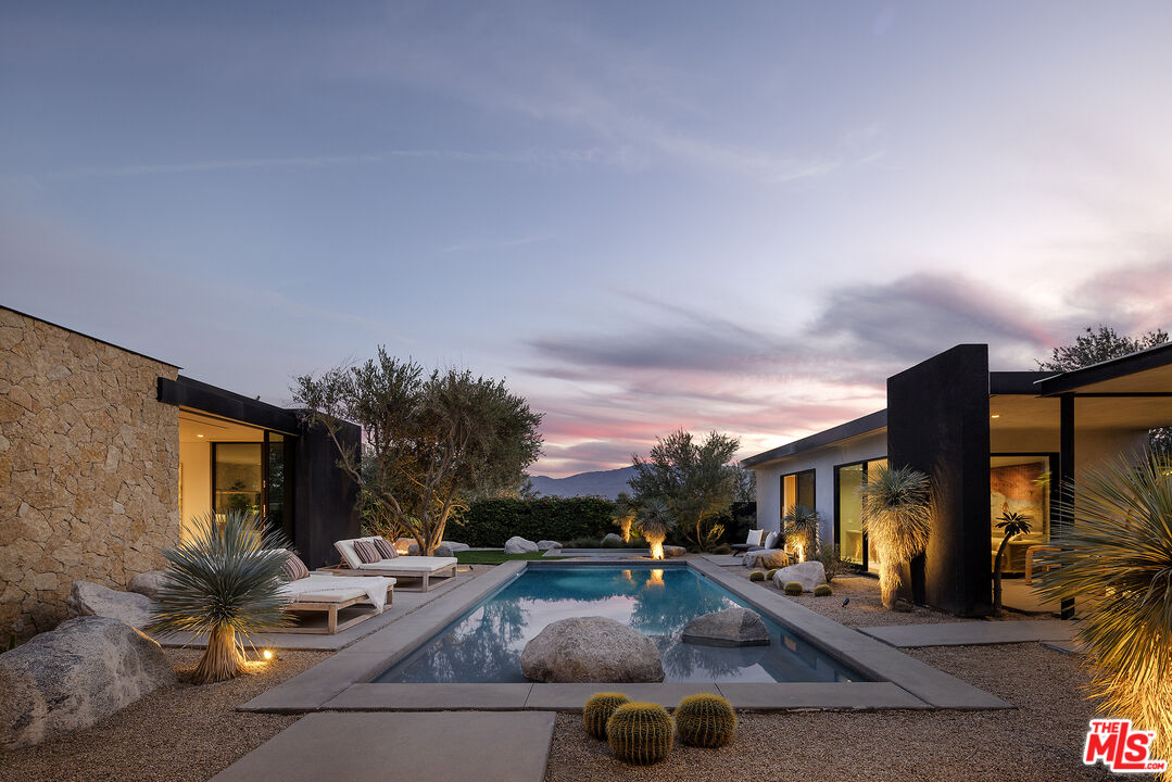 2 Echo Ln