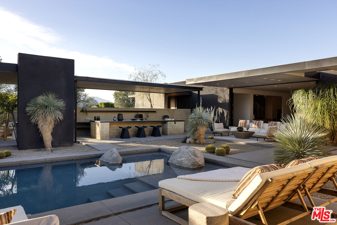 2 Echo Ln