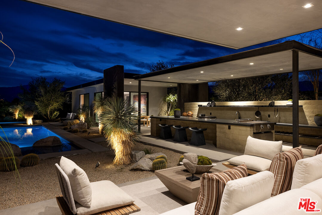 2 Echo Ln