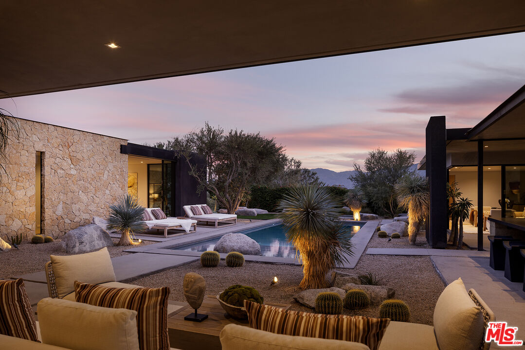 2 Echo Ln