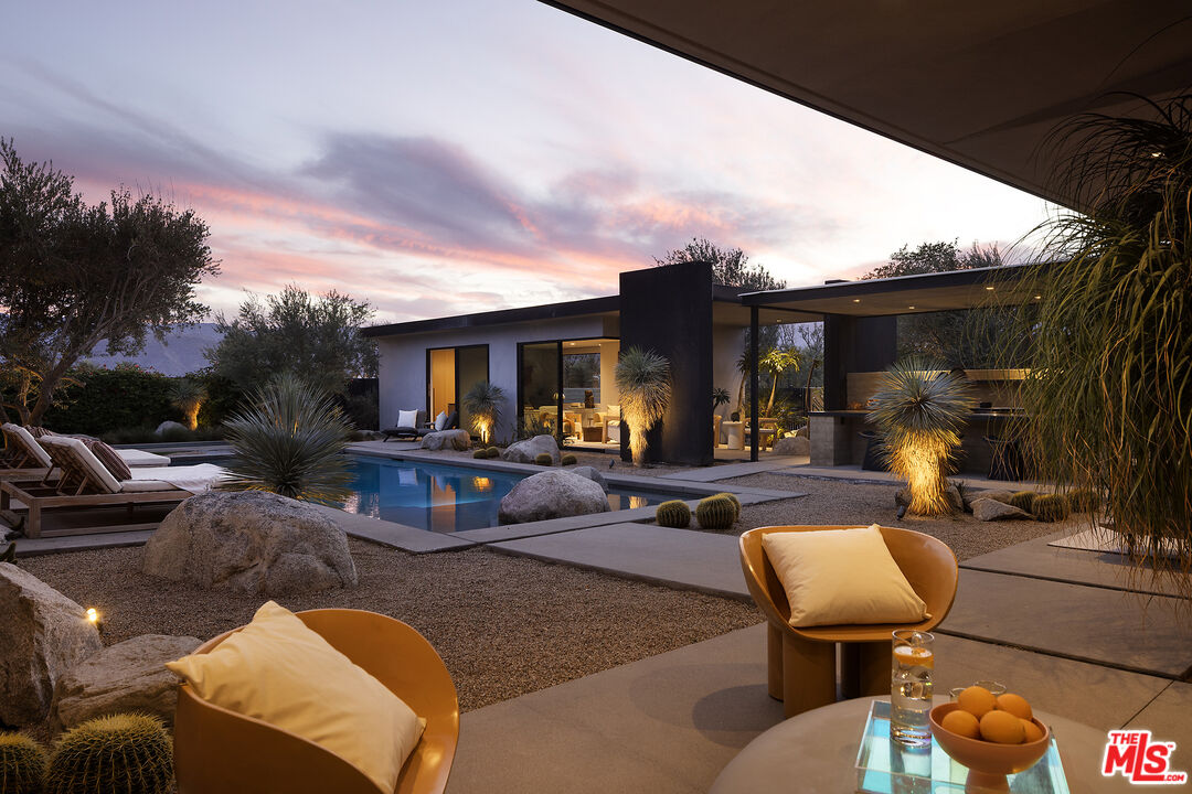 2 Echo Ln