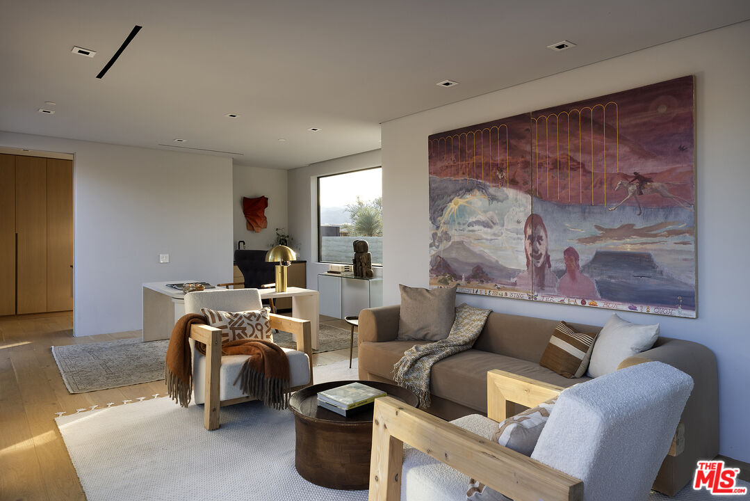 2 Echo Ln