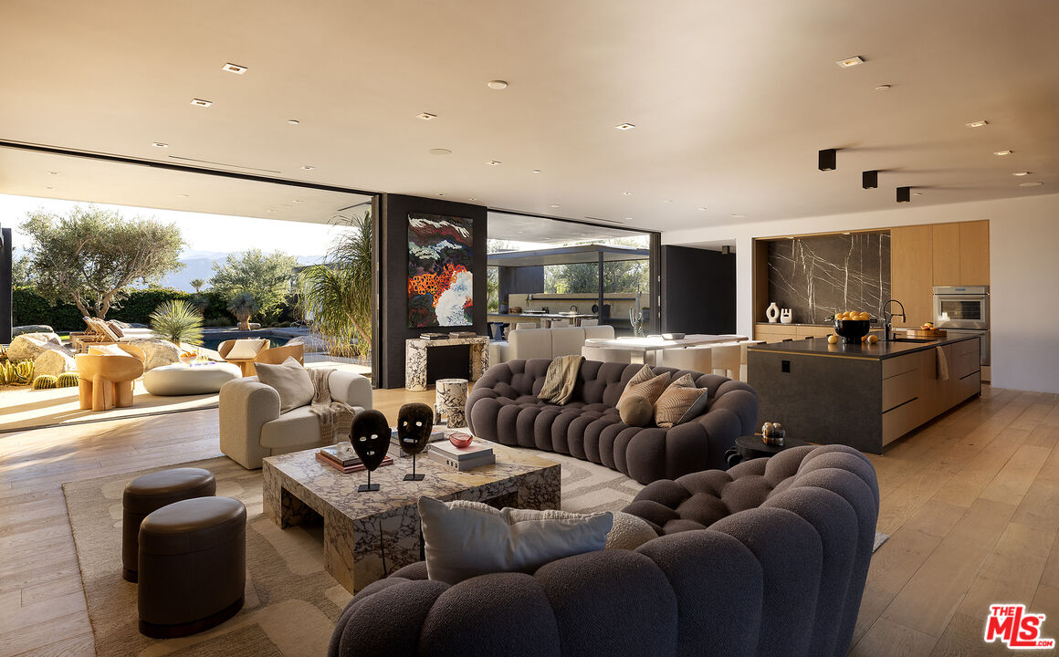 2 Echo Ln