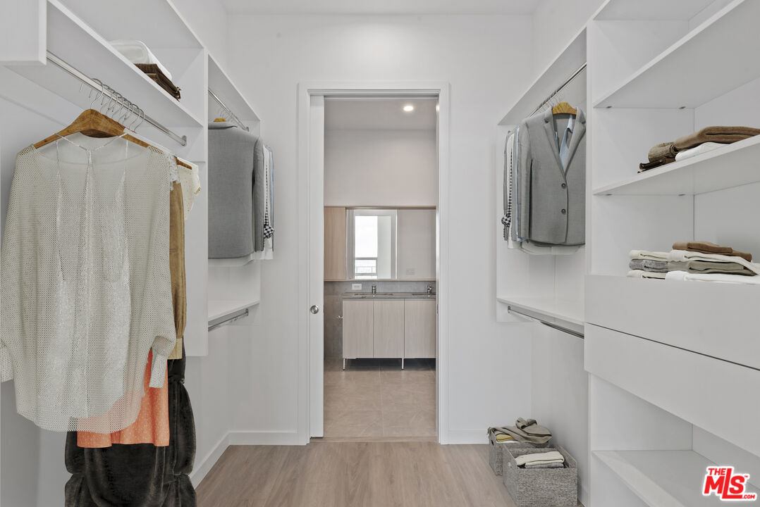 230 W Olympic Blvd Unit: 4702