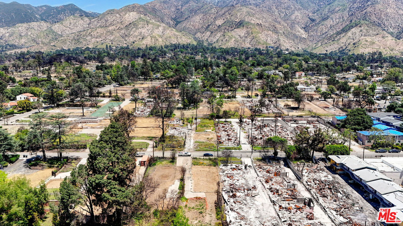 691 E Pine St