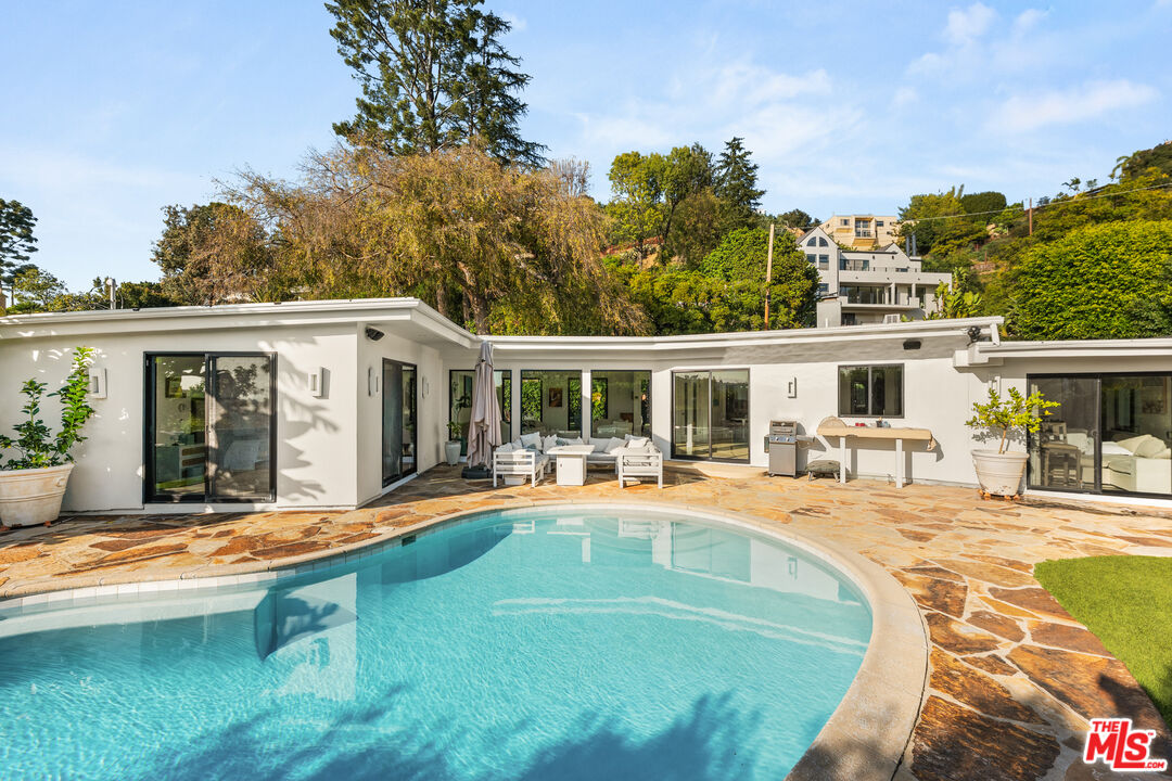 2767 La Cuesta Dr