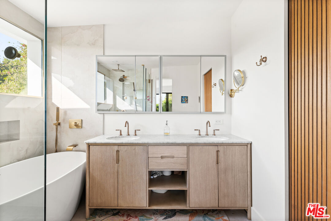 2767 La Cuesta Dr
