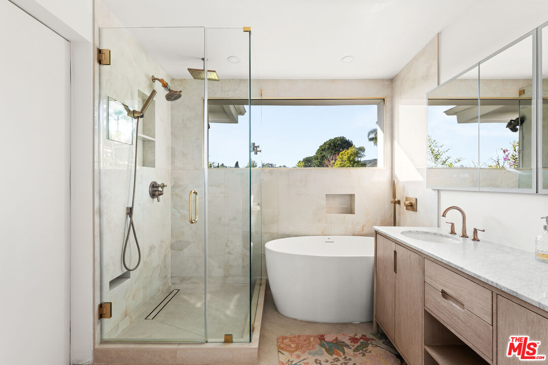 2767 La Cuesta Dr