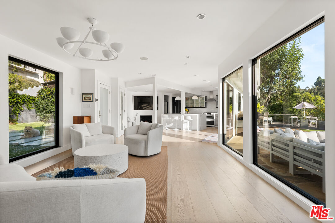 2767 La Cuesta Dr