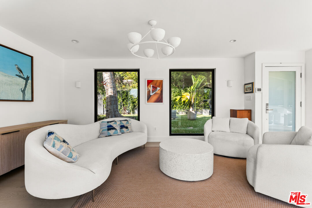 2767 La Cuesta Dr