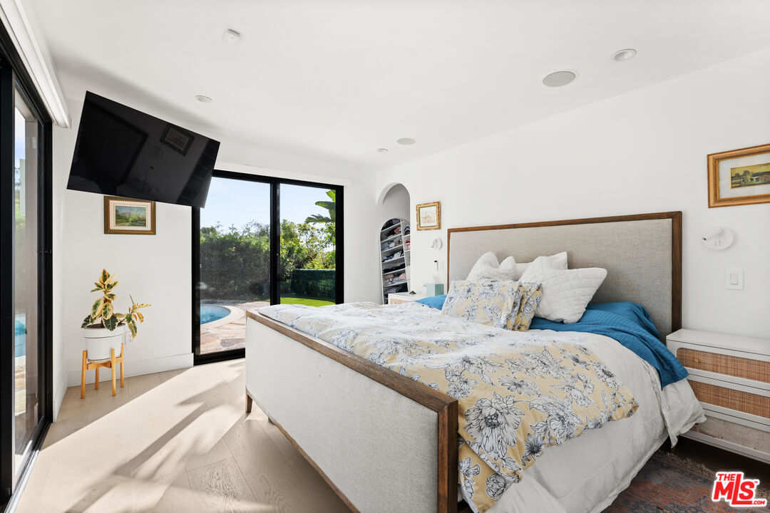 2767 La Cuesta Dr