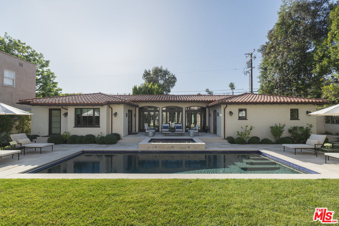 621 N Maple Dr