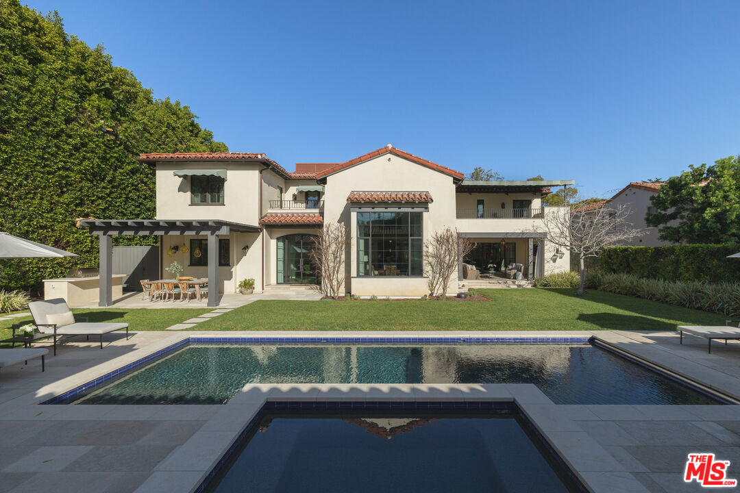 621 N Maple Dr