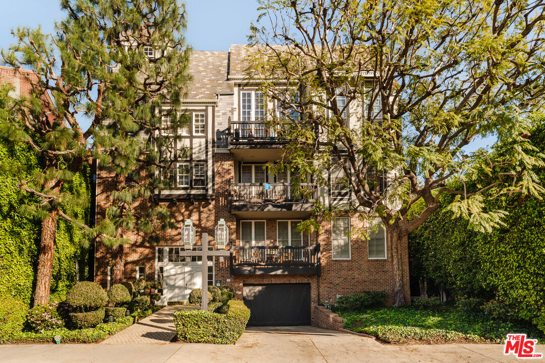 420 S Barrington Ave Unit: 101