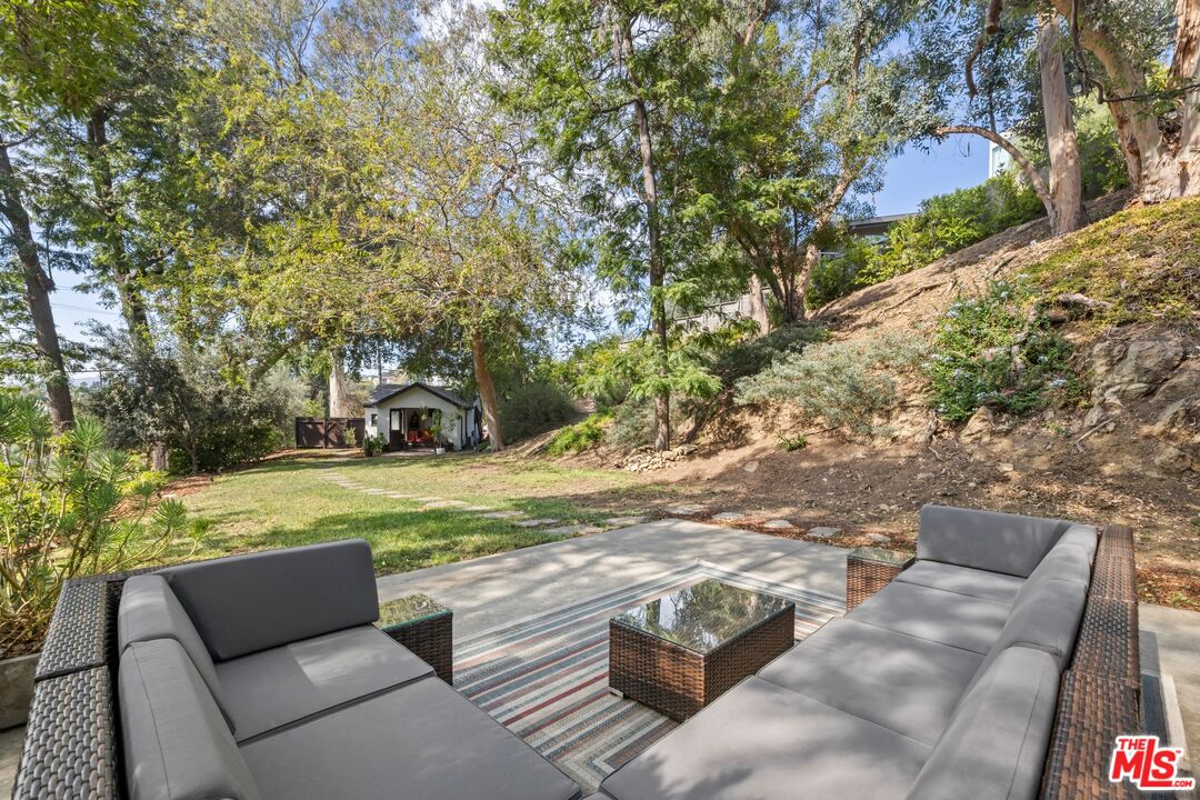 5721 Valley Oak Dr