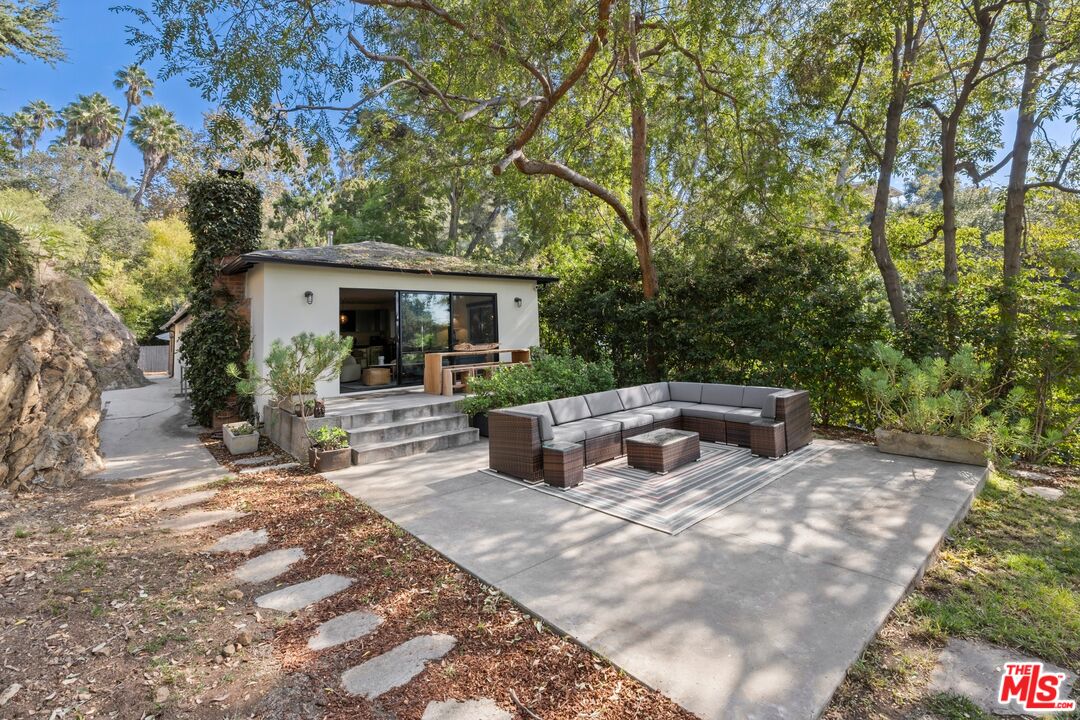 5721 Valley Oak Dr