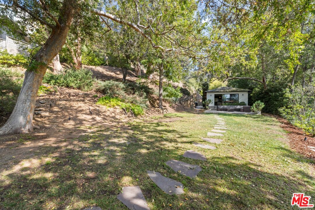 5721 Valley Oak Dr