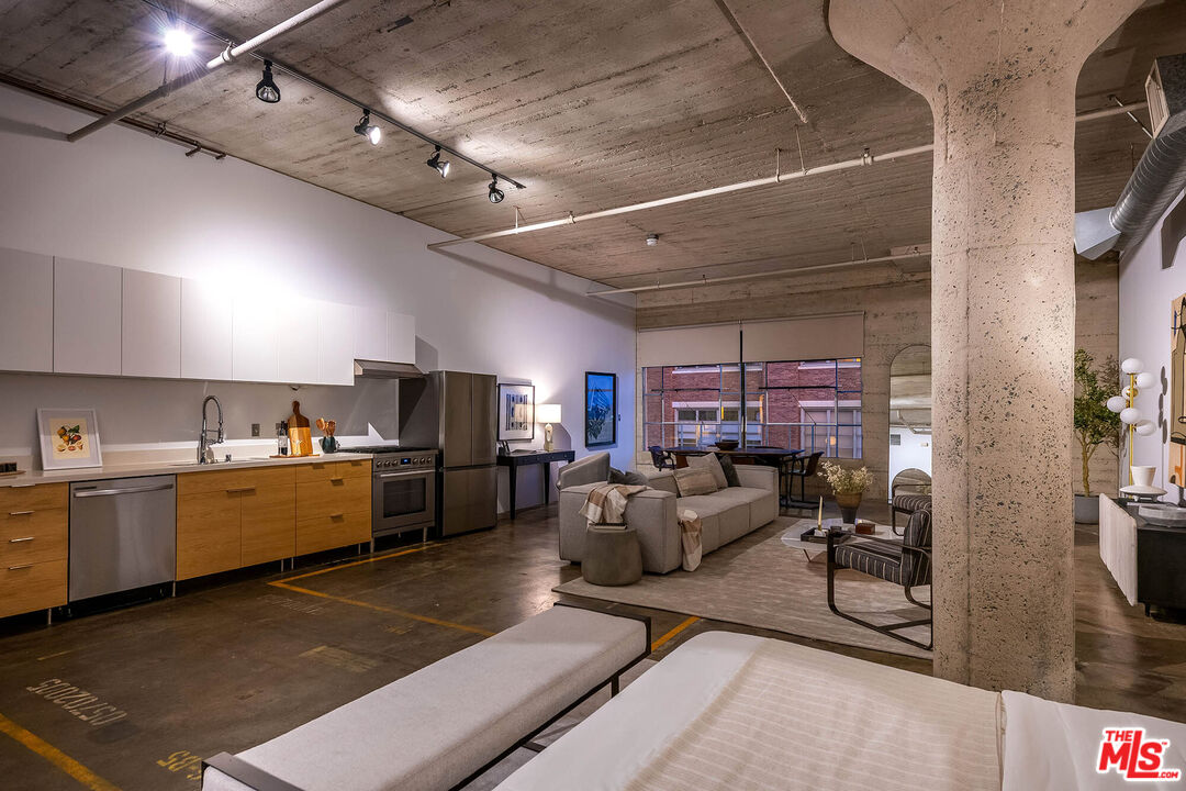 1855 Industrial St Unit: 703