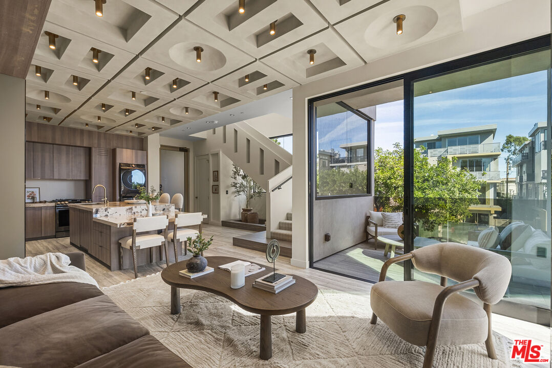 1021 N Ogden Dr Unit: PH 4