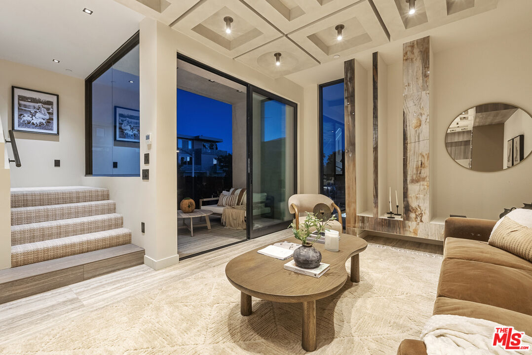 1021 N Ogden Dr Unit: PH 4
