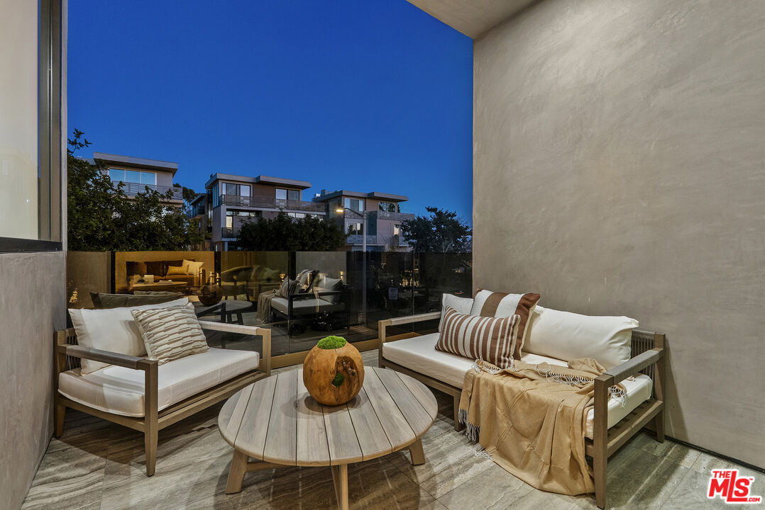 1021 N Ogden Dr Unit: PH 4