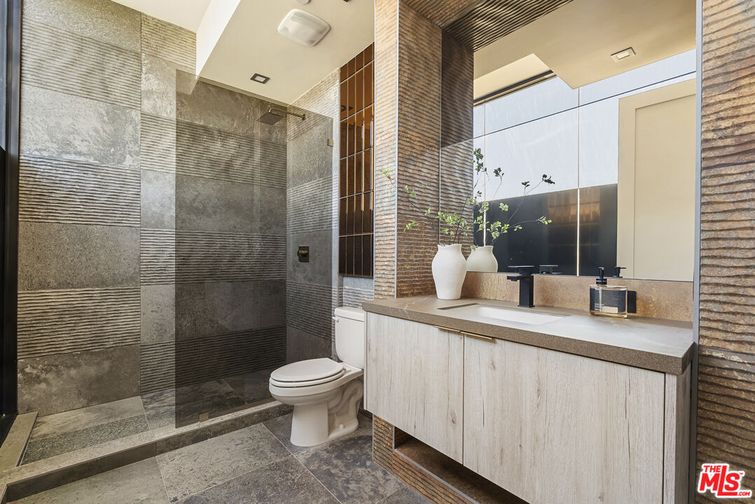 1021 N Ogden Dr Unit: PH 4