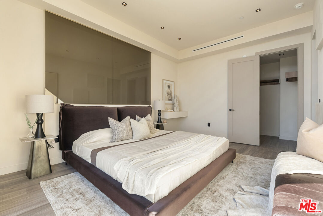 1021 N Ogden Dr Unit: PH 4